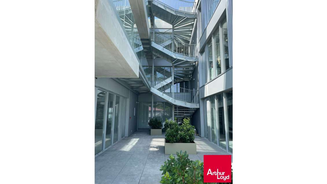 A louer bureaux neufs 147m² avec parkings à Anglet