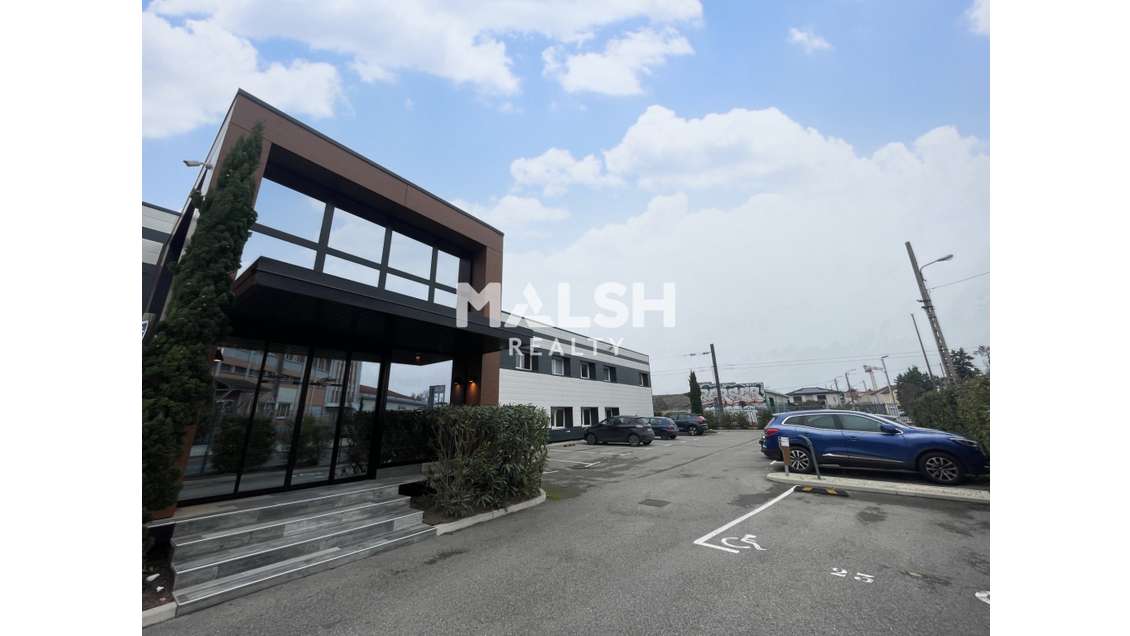 A louer bureaux neufs 112m² à Décines-Charpieu