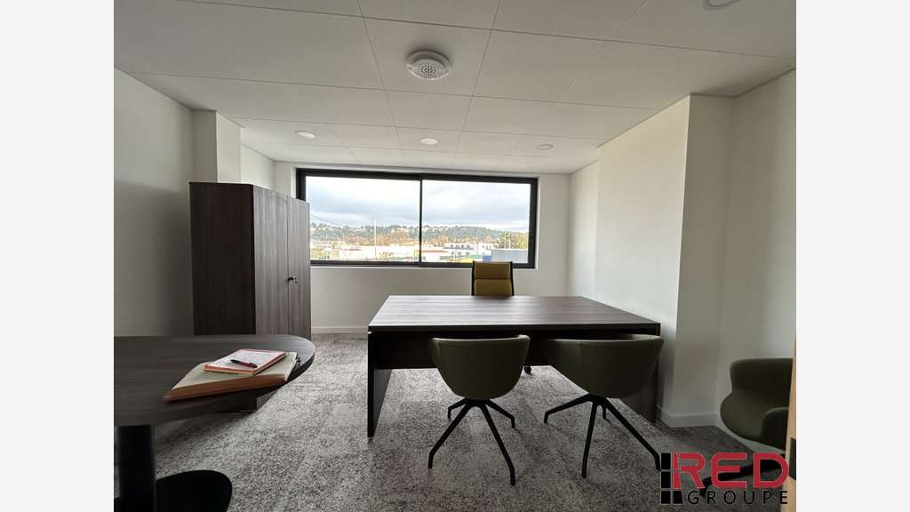A louer bureau 128m² rénové ZI à Gignac-la-Nerthe