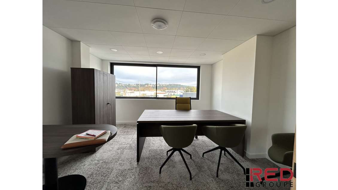 A louer bureau 128m² rénové ZI à Gignac-la-Nerthe
