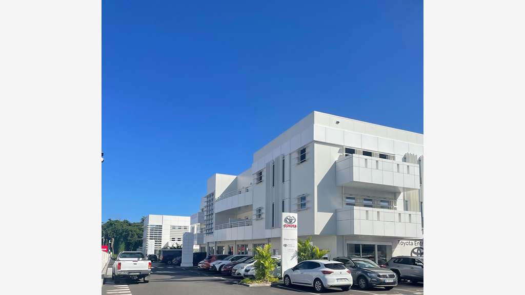A louer bureaux bruts 60m² R+1 Jarry Baie-Mahault