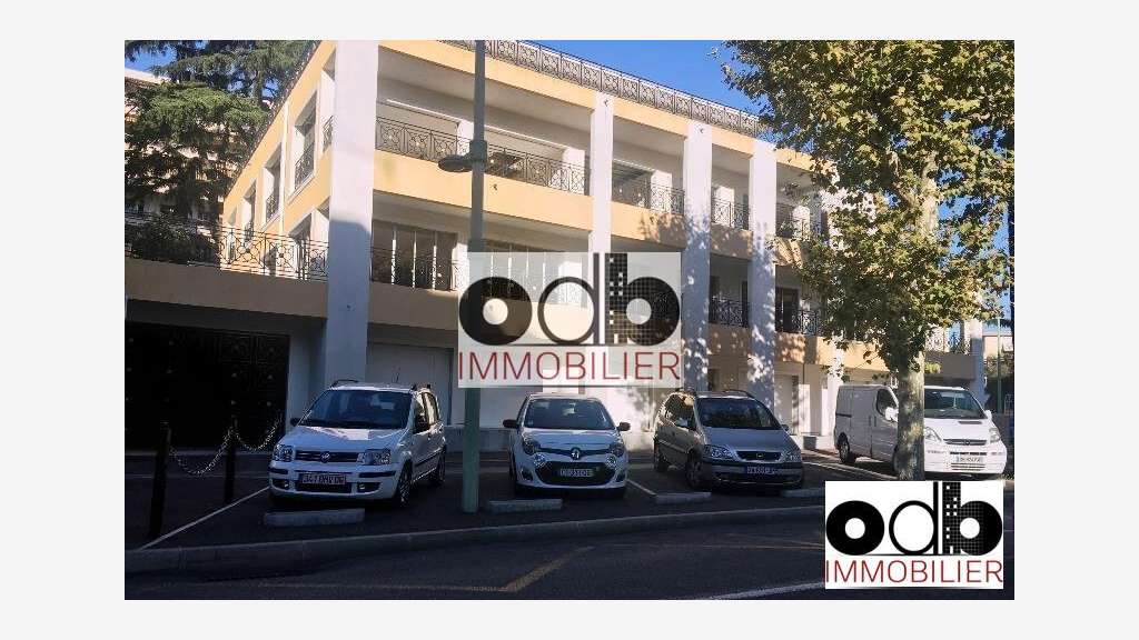 A louer bureaux neufs acces PMR entrée de CANNES