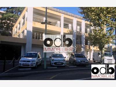 A louer bureaux neufs acces PMR entrée de CANNES