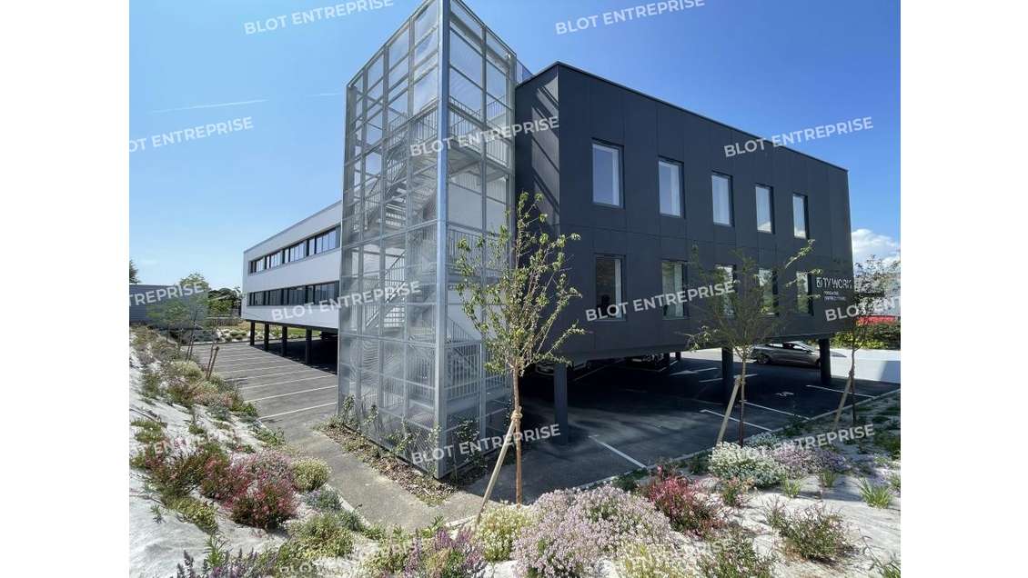 A louer bureaux neufs 600m² à Larmor-Plage