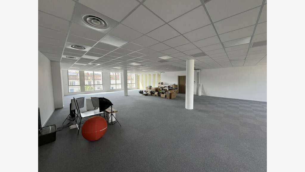 A louer bureaux neufs 181m² à Angoulême L'Houmeau 