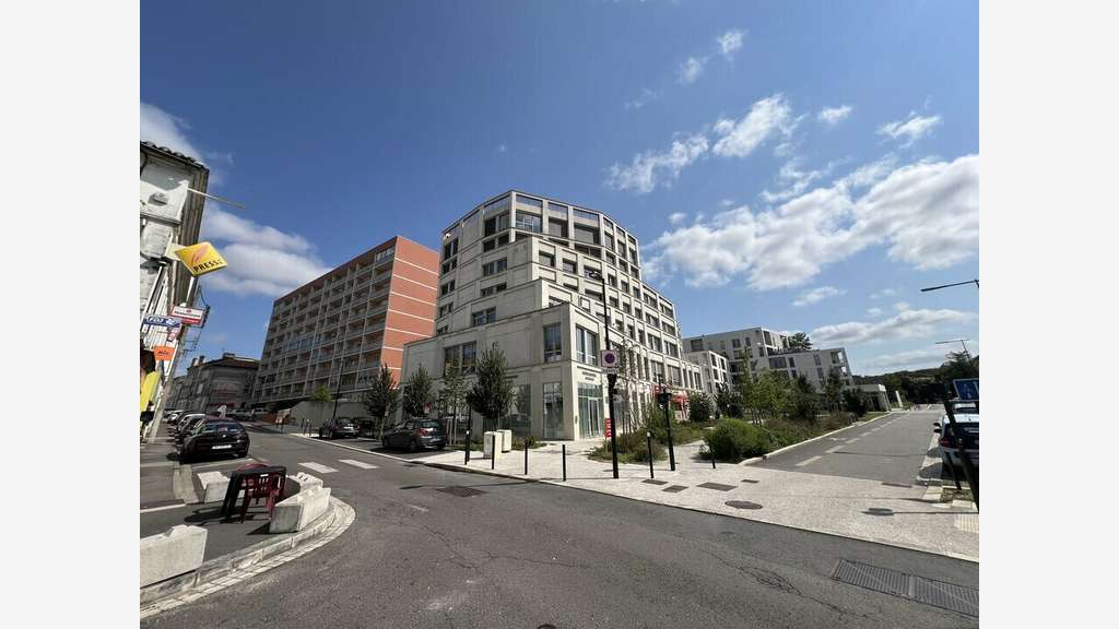 A louer bureaux neufs 181m² à Angoulême L'Houmeau 