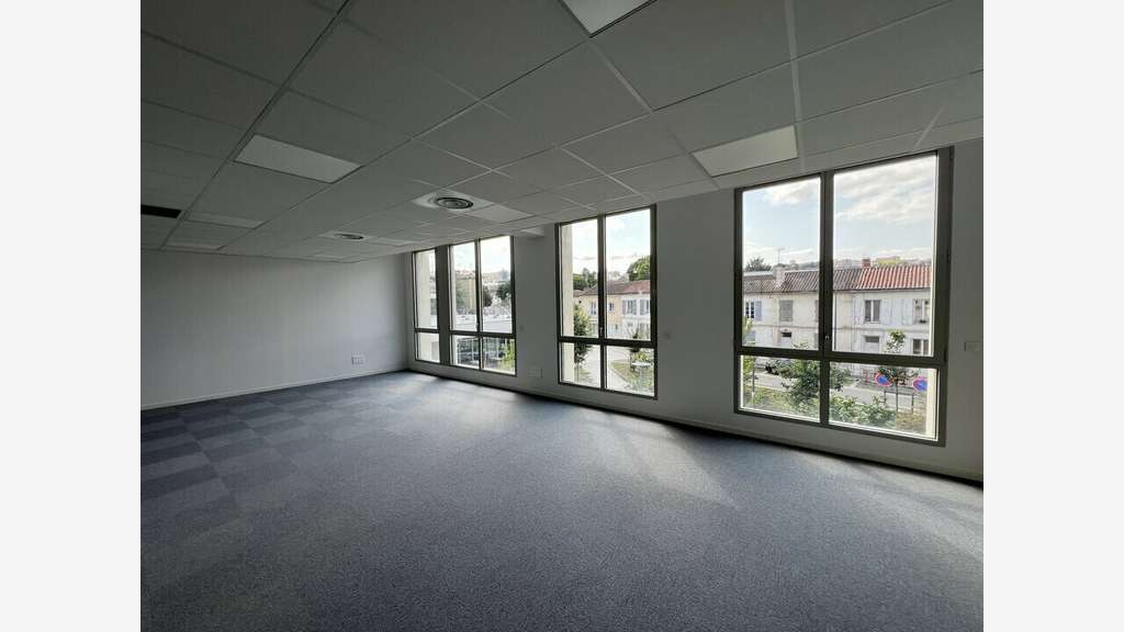 A louer bureaux neufs 181m² à Angoulême L'Houmeau 