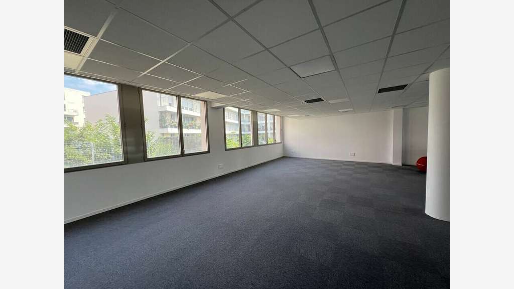 A louer bureaux neufs 181m² à Angoulême L'Houmeau 