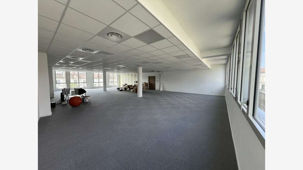 A louer bureaux neufs 181m² à Angoulême L'Houmeau 
