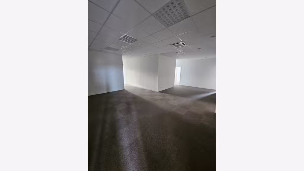 A SAINTES Rive gauche, Bureaux neufs 220 m²