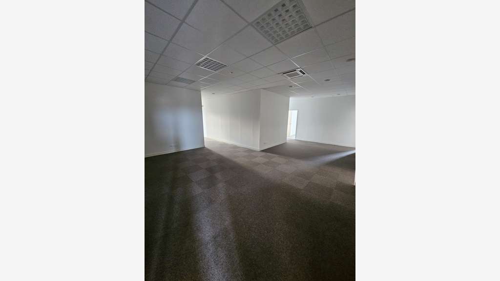 A louer bureaux neufs 220m² à Saintes Rive Gauche