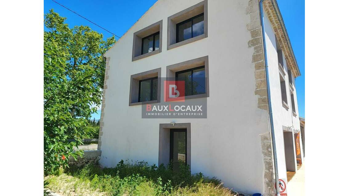 A louer bureaux neufs de qualité 150m² à Sénas