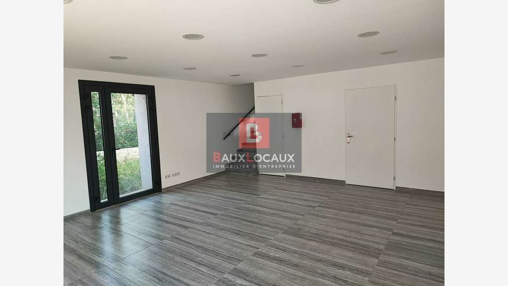 A louer bureaux neufs de qualité 150m² à Sénas