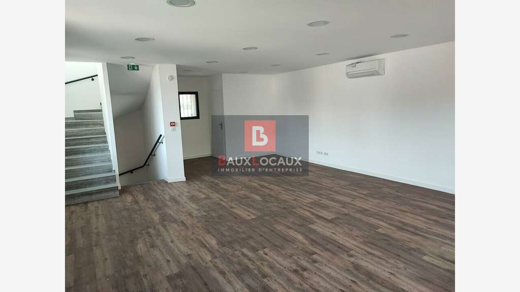 A louer bureaux neufs de qualité 150m² à Sénas