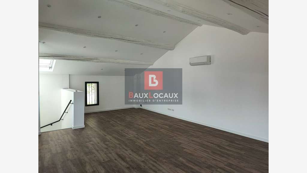 A louer bureaux neufs de qualité 150m² à Sénas