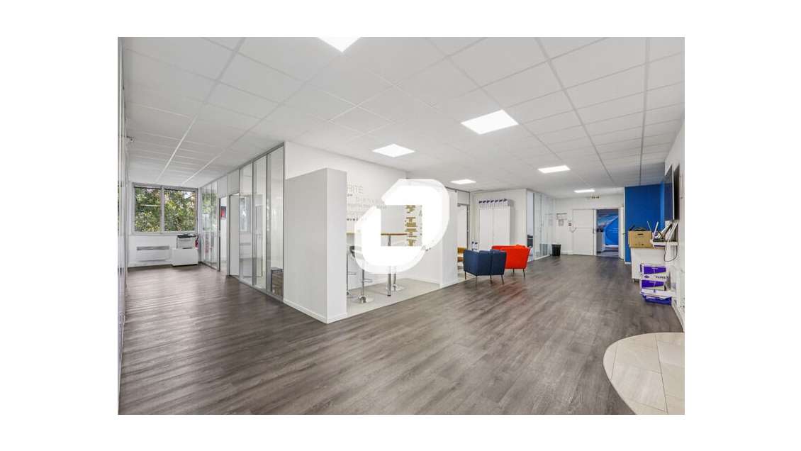 A louer Bureaux 293m² Neuilly plaisance