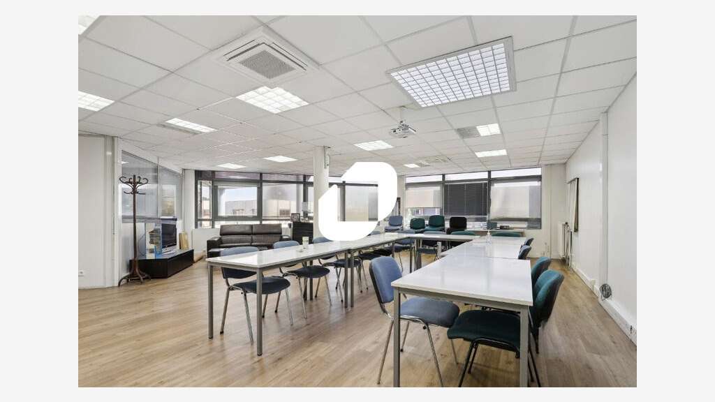 A louer Bureaux 946m² Neuilly plaisance