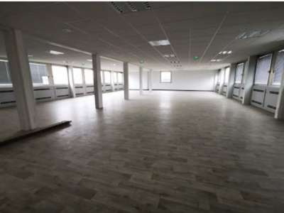 Bureaux de 270 m² à louer à Ne