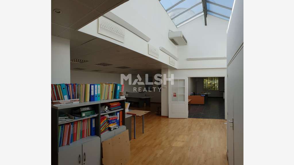 Bureaux de 448m² à louer à Neuville sur Saône