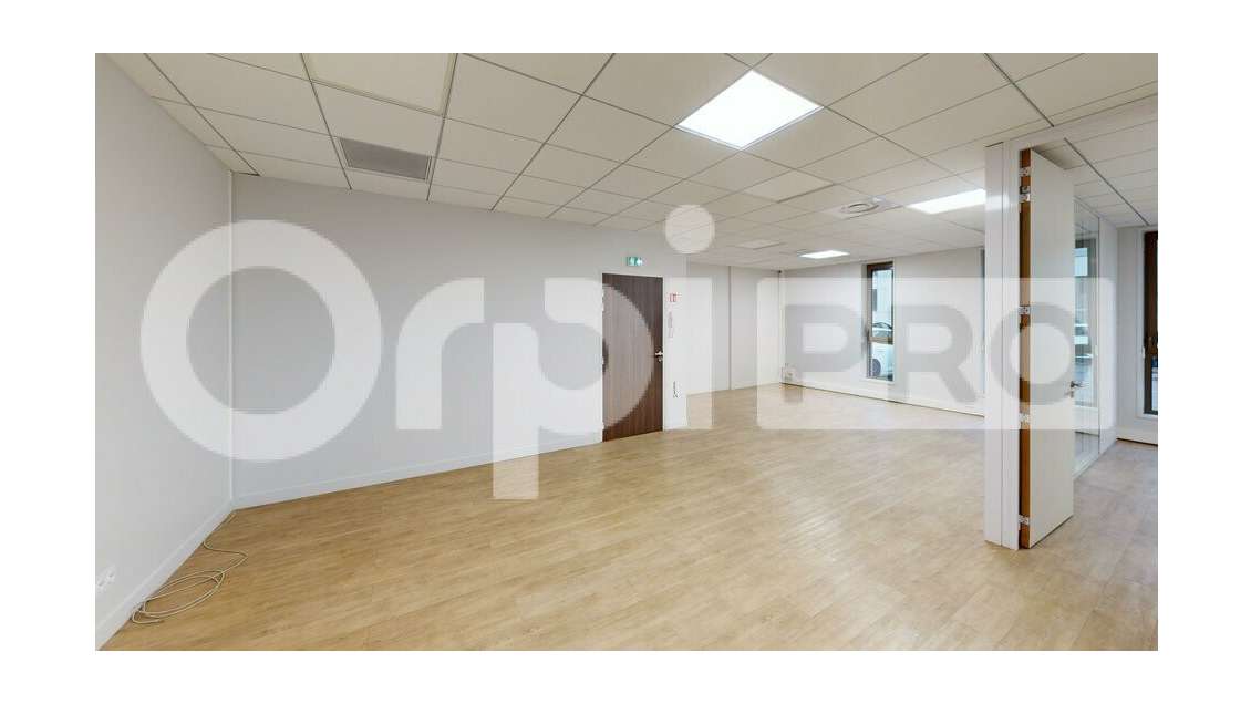 A louer bureaux 214m² à Neuville/Saône Av Carnot 