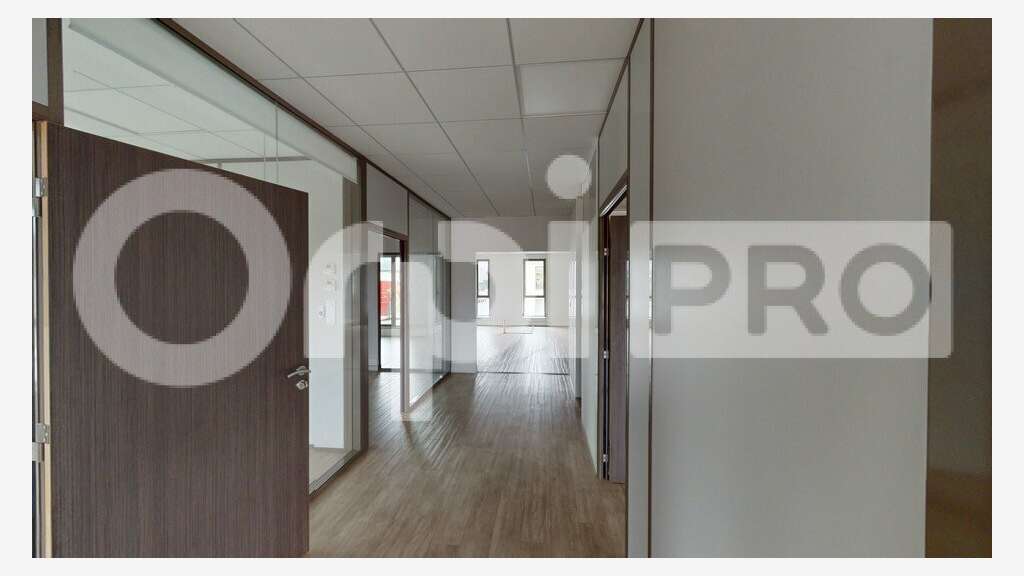 A louer bureaux 214m² à Neuville/Saône Av Carnot 