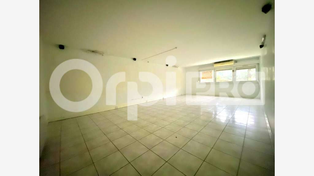 Location bureaux locaux 104m² à Neuville sur Saône