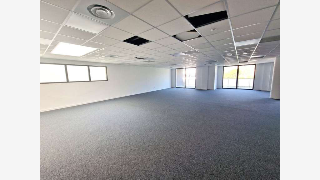 A louer bureau 200m² Saint Isidore, Plaine du Var