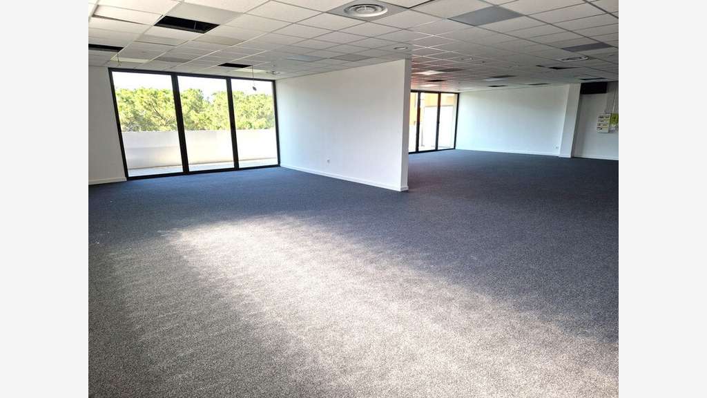 A louer bureau 200m² Saint Isidore, Plaine du Var