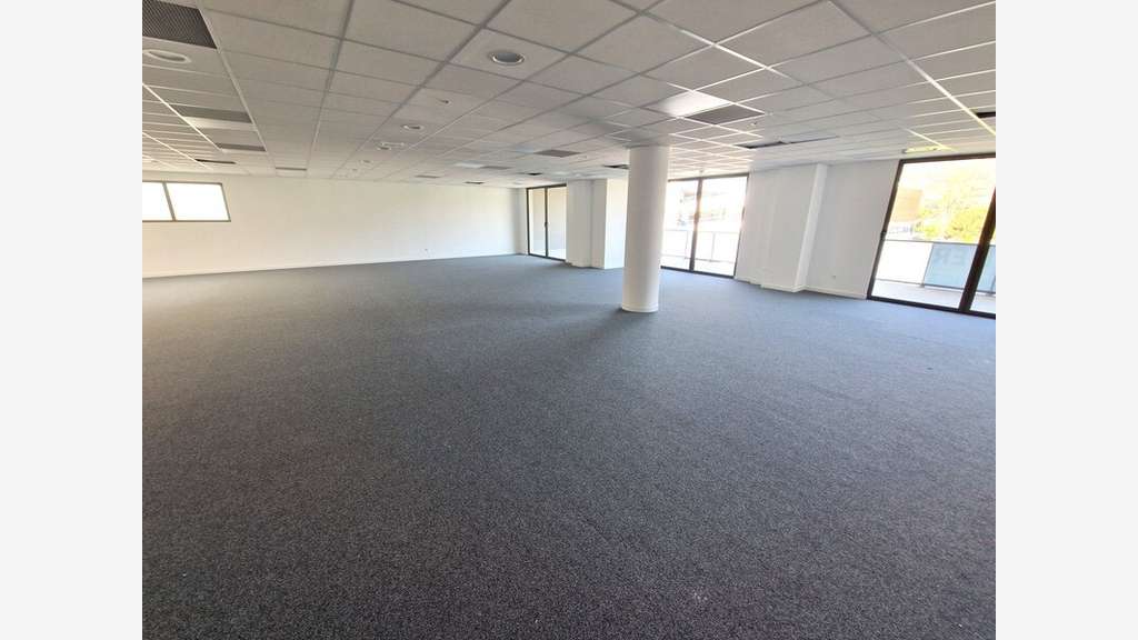 A louer bureau 200m² Saint Isidore, Plaine du Var