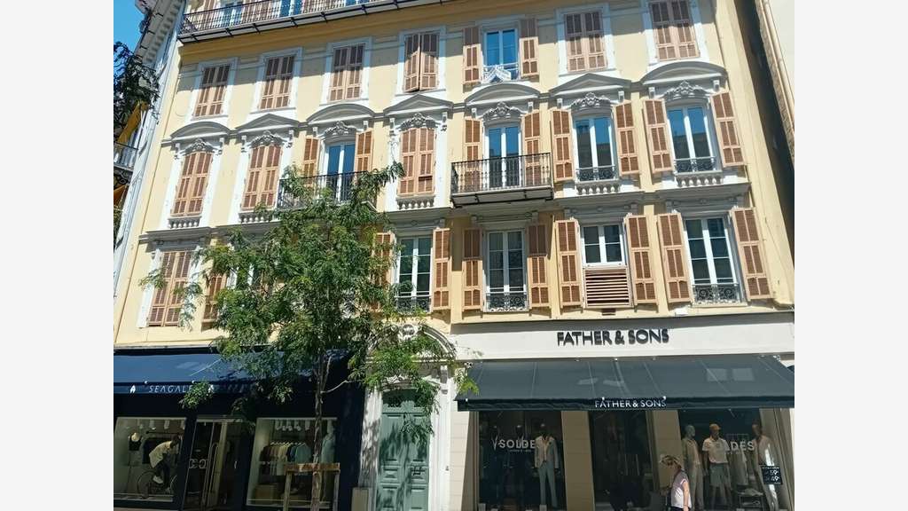 A louer bureaux R+1 coeur Carré d'Or Nice Liberté