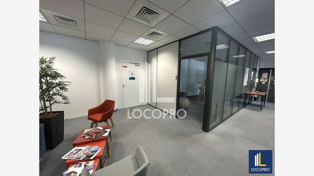 Bureaux à louer 379m² R+1 à Nice Arénas