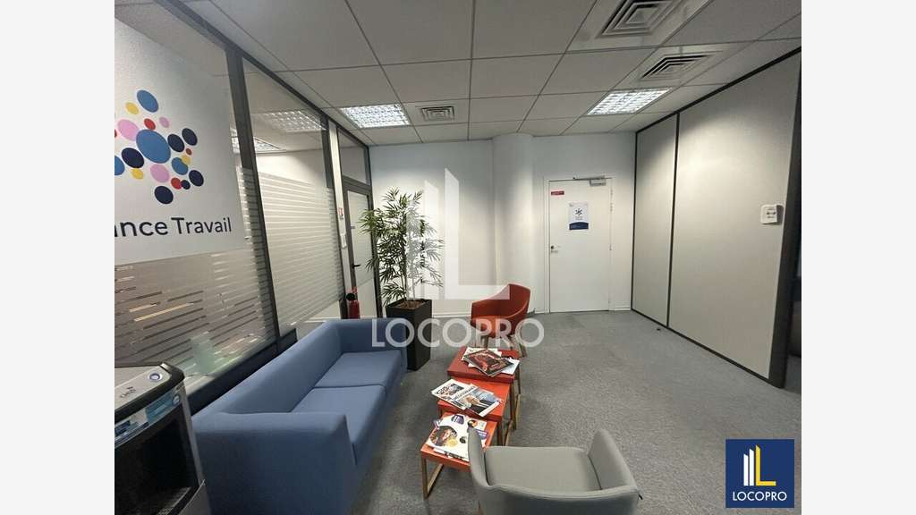 Bureaux à louer 379m² R+1 à Nice Arénas