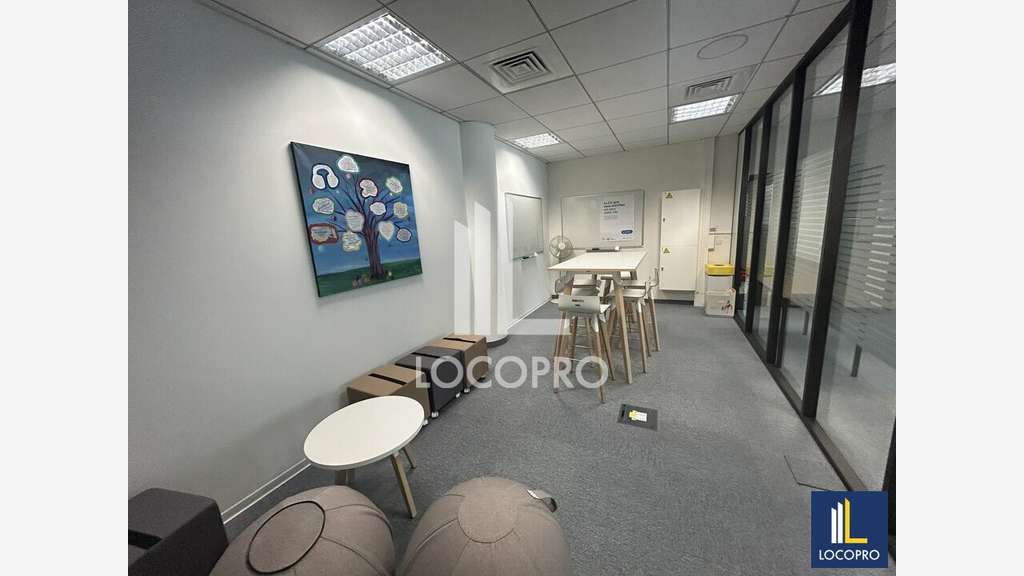 Bureaux à louer 379m² R+1 à Nice Arénas