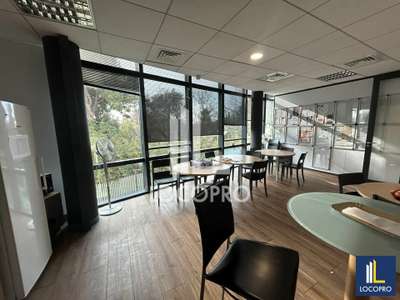 Bureaux à louer 379m² R+1 à Nice Arénas