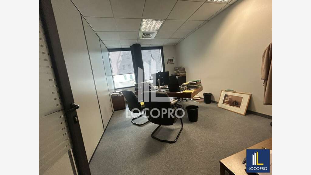 Bureaux à louer 379m² R+1 à Nice Arénas