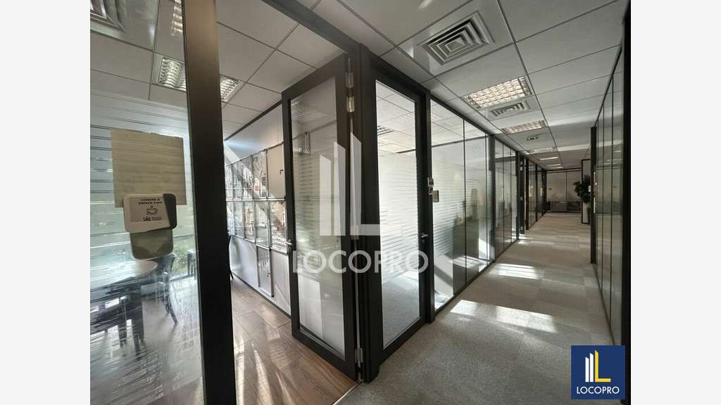 Bureaux à louer 379m² R+1 à Nice Arénas