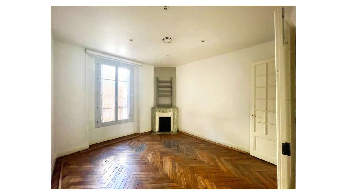 A louer bureau 15m² en étage à Nice 