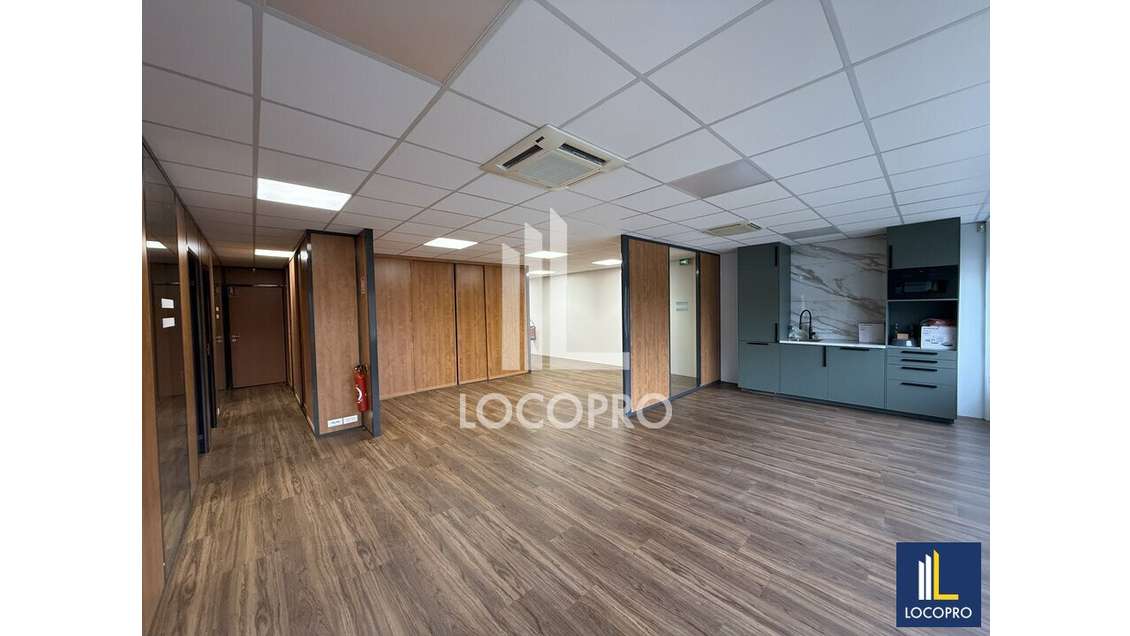 Location bureaux 174m² à Nice Méridia Av S.Veil