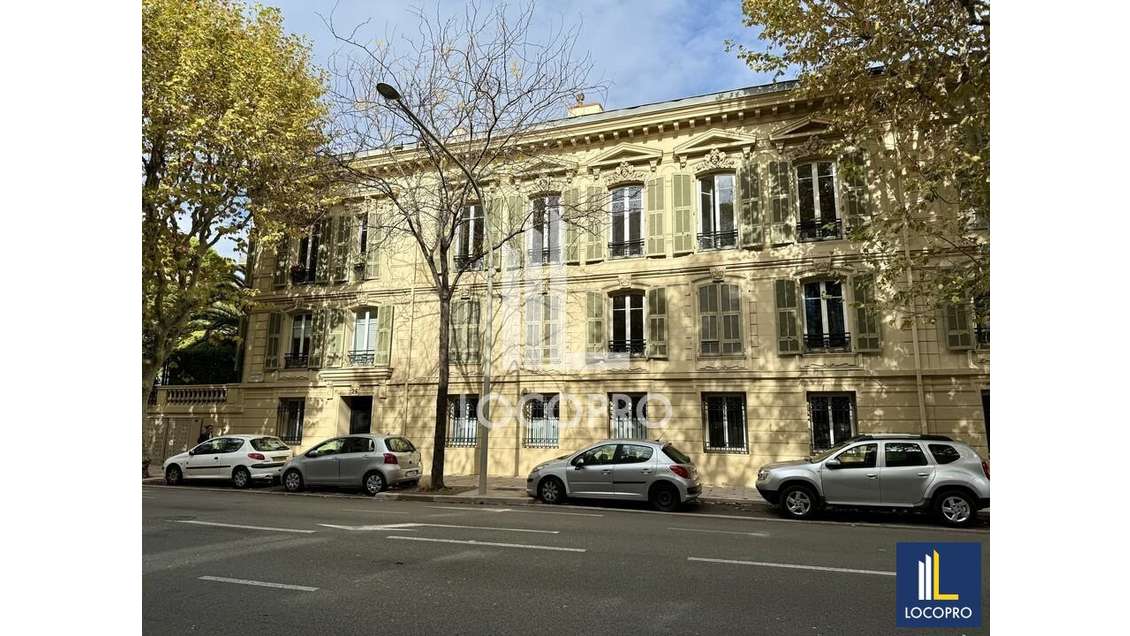 Location bureaux 125m² R+1 en centre-ville de Nice