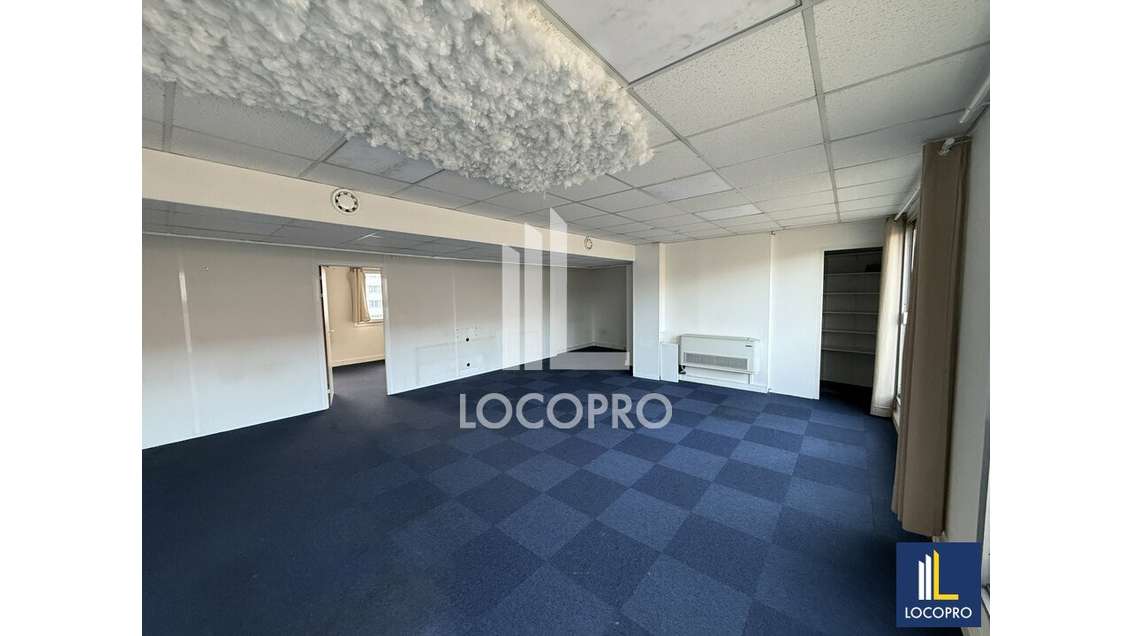 Bureau 71m² R+6 à louer à Nice centre