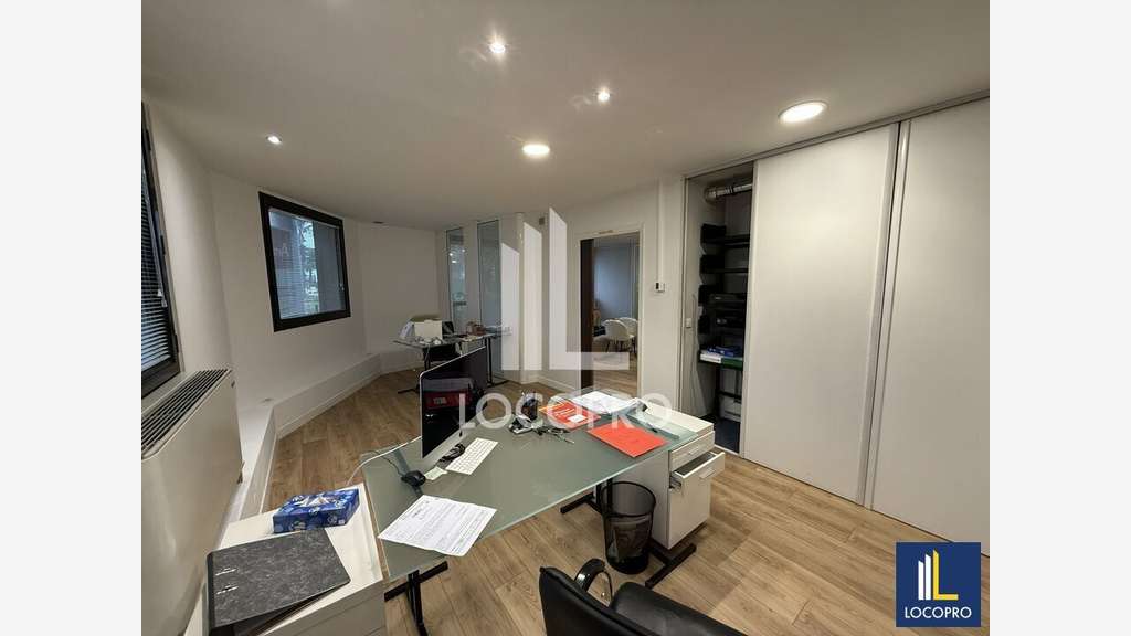 A louer bureaux d'angle 173m² vue mer à Nice