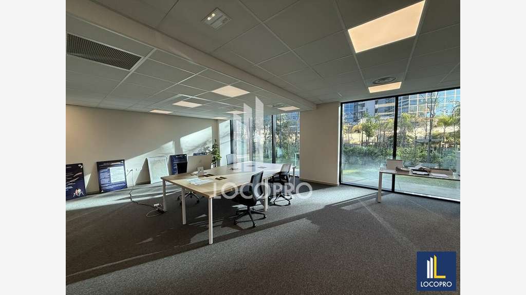 Location bureaux 143m² RDC face aéroport de Nice