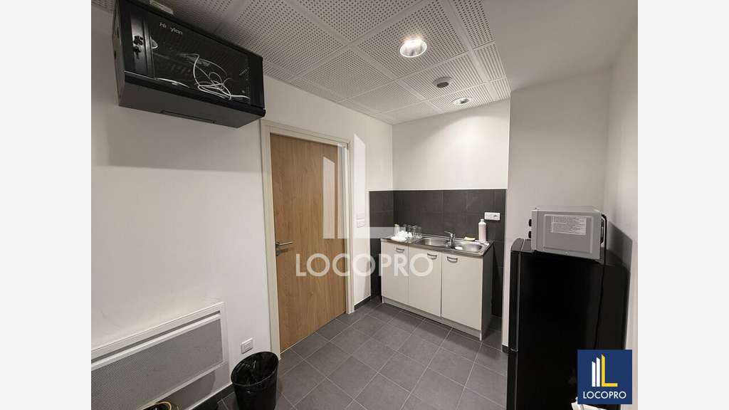 Location bureaux 143m² RDC face aéroport de Nice