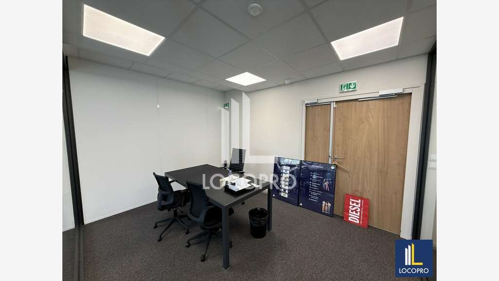 Location bureaux 143m² RDC face aéroport de Nice