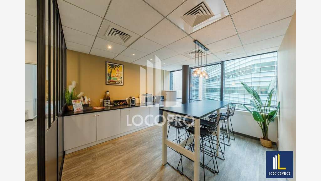 A louer bureaux 201m² R+3 à Nice Arenas Le Phoenix