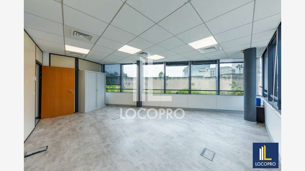 A louer lot de bureaux 975m² R+1 Nice Le Phoenix