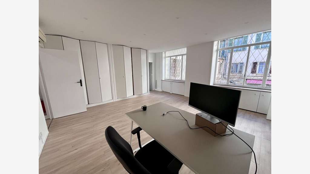 A louer bureaux lumineux de 110m² à Nice le port