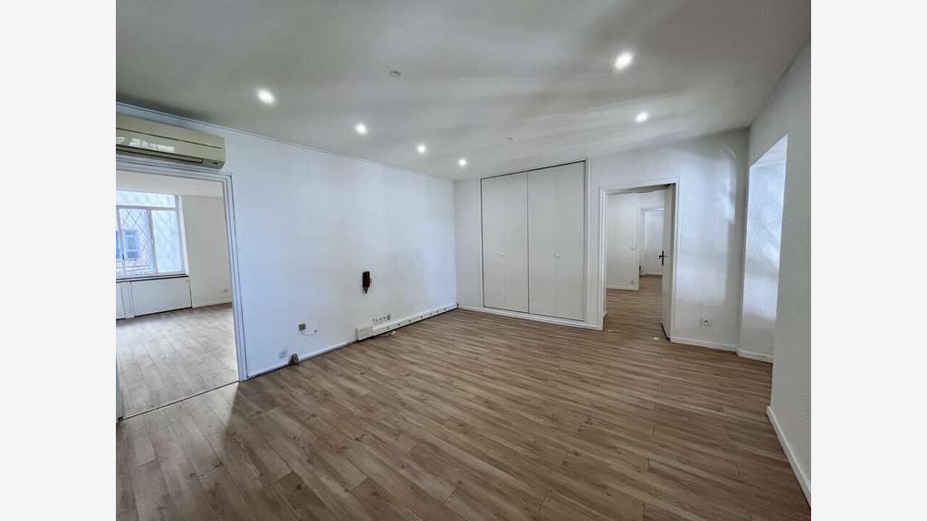 A louer bureaux lumineux de 110m² à Nice le port