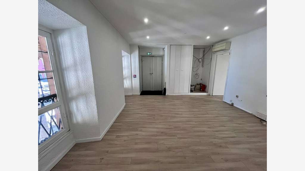 A louer bureaux lumineux de 110m² à Nice le port