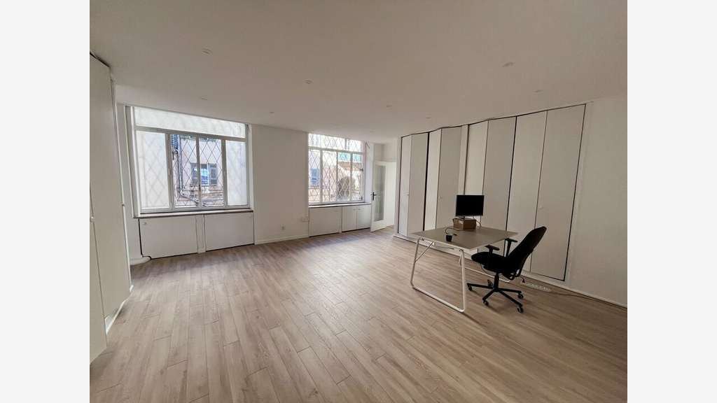 A louer bureaux lumineux de 110m² à Nice le port